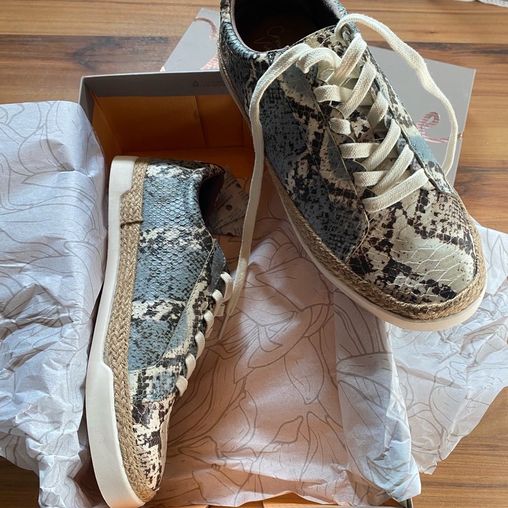 Crown Vintage Snakeskin Athlesiure 7.5